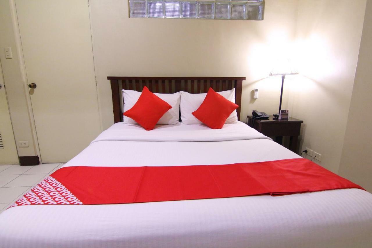 Oyo 103 Artina Suites Hotel Makati City Eksteriør bilde