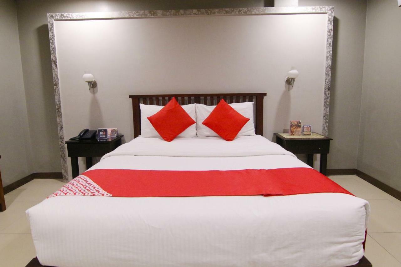 Oyo 103 Artina Suites Hotel Makati City Eksteriør bilde